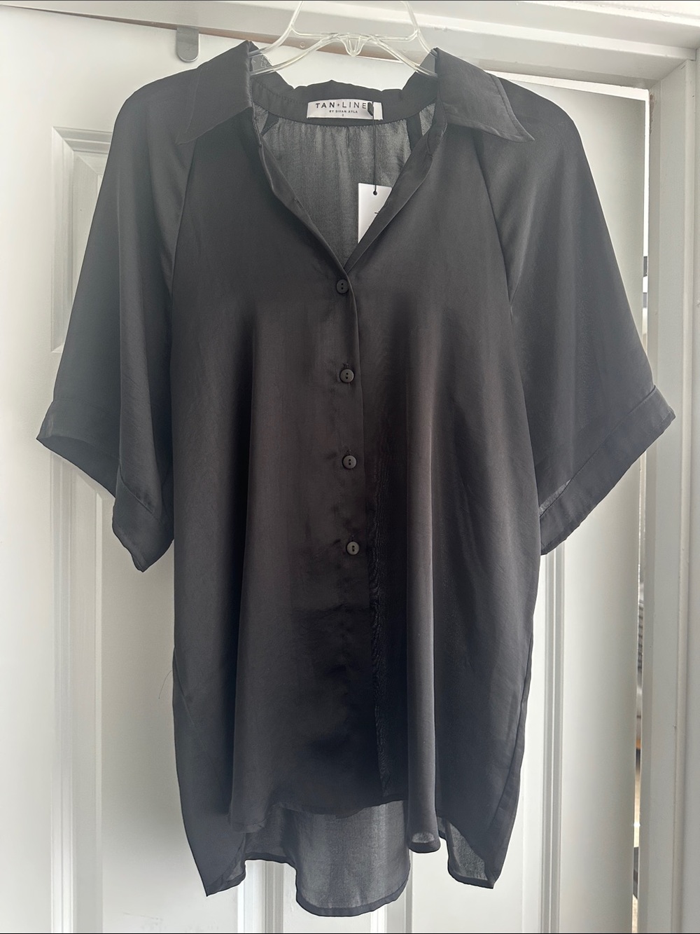 Tan+Lines by Sivan Ayla Black Short-Sleeve Button-Down Shirt